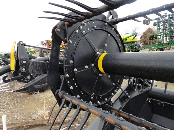 2019 MacDon FD140 Header Combine