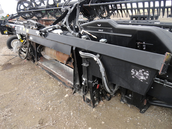 2019 MacDon FD140 Header Combine