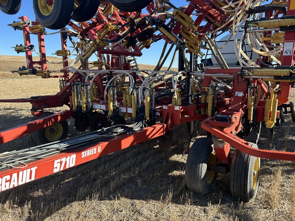 2005 Bourgault 5710 Air Seeder