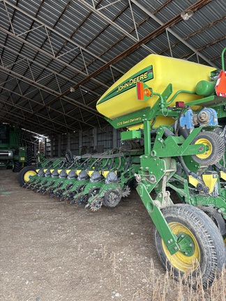 2012 John Deere 1770NT CCS Planter