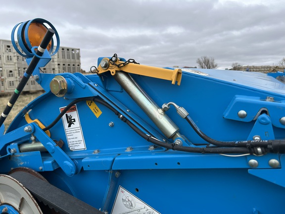 2015 Shelbourne XCV36 Header Combine