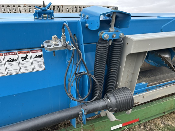 2015 Shelbourne XCV36 Header Combine