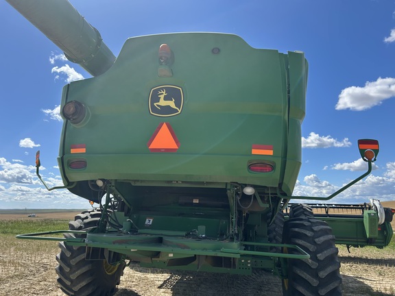 2012 John Deere S670 Combine