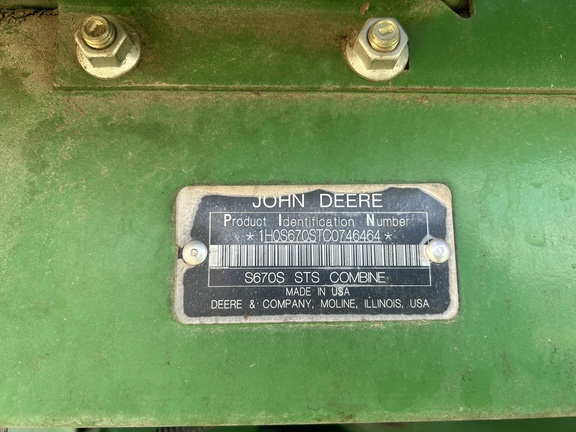 2012 John Deere S670 Combine