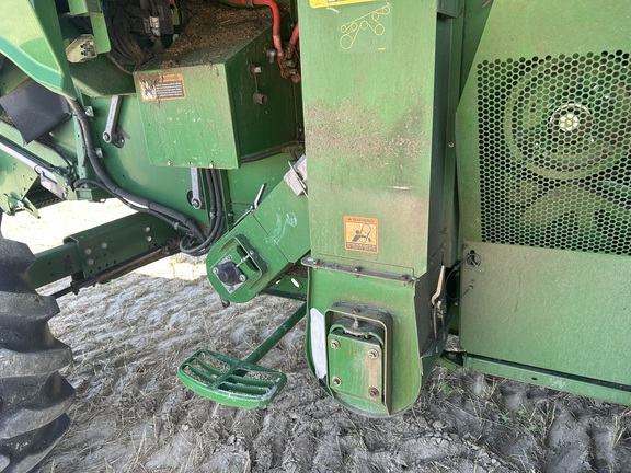 2012 John Deere S670 Combine