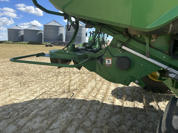 2012 John Deere S670 Combine