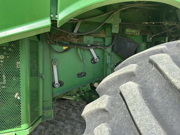 2012 John Deere S670 Combine