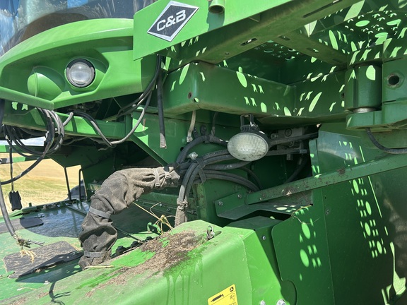 2012 John Deere S670 Combine