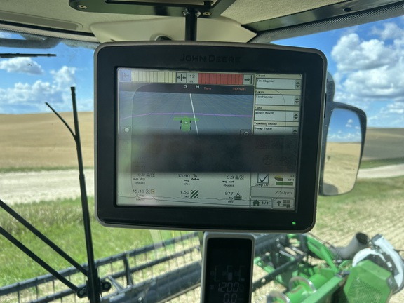 2012 John Deere S670 Combine