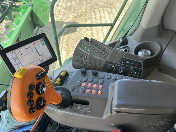 2012 John Deere S670 Combine