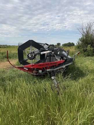 2010 Honey Bee SP36 Header Combine
