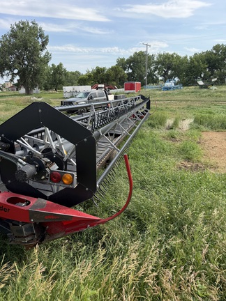 2010 Honey Bee SP36 Header Combine