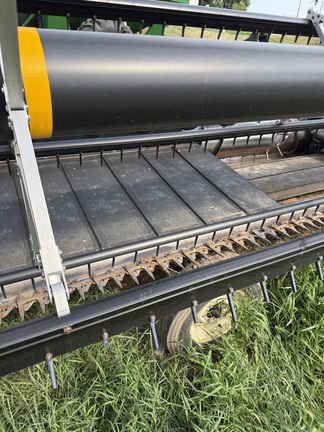 2010 Honey Bee SP36 Header Combine