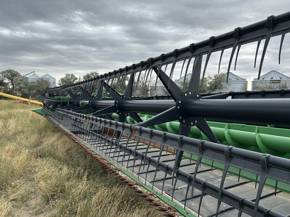 2010 John Deere 640D Header Combine