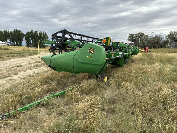 2010 John Deere 640D Header Combine