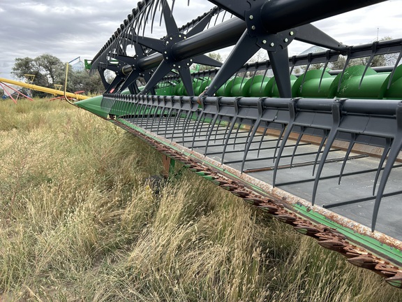 2010 John Deere 640D Header Combine