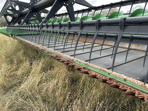 2010 John Deere 640D Header Combine