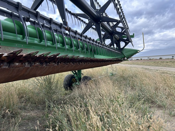 2010 John Deere 640D Header Combine