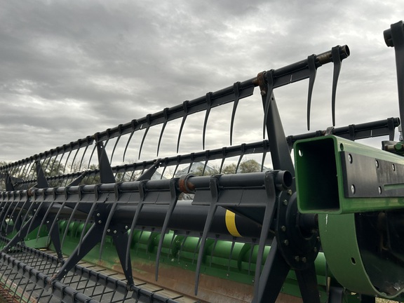 2010 John Deere 640D Header Combine