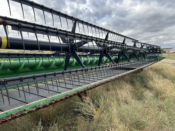 2010 John Deere 640D Header Combine