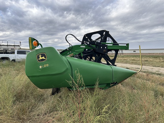 2010 John Deere 640D Header Combine