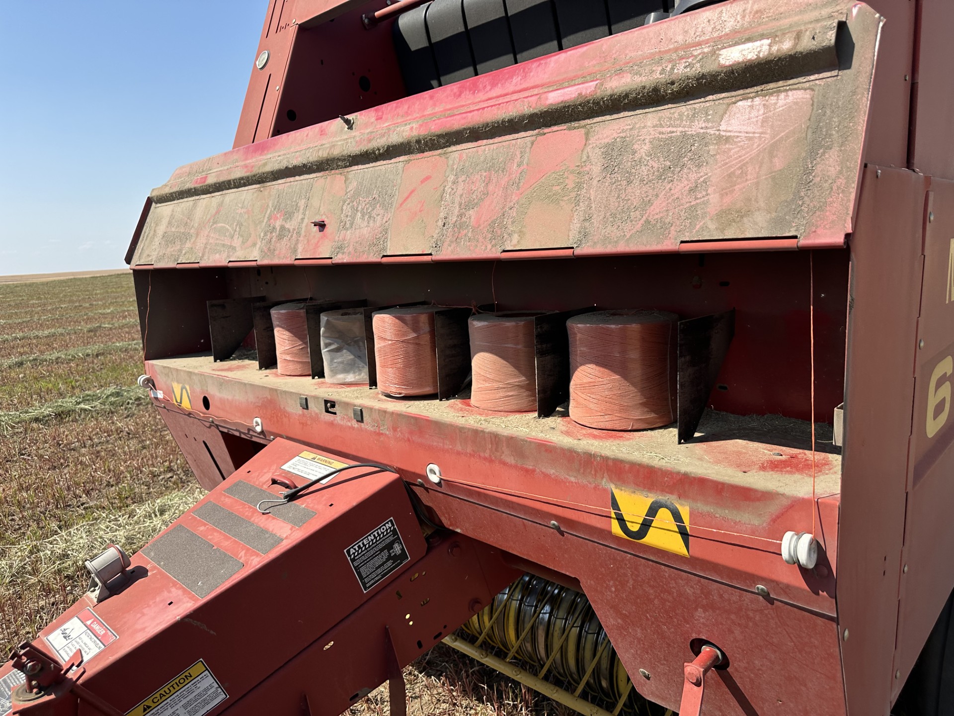 1998 New Holland 664 Baler/Round