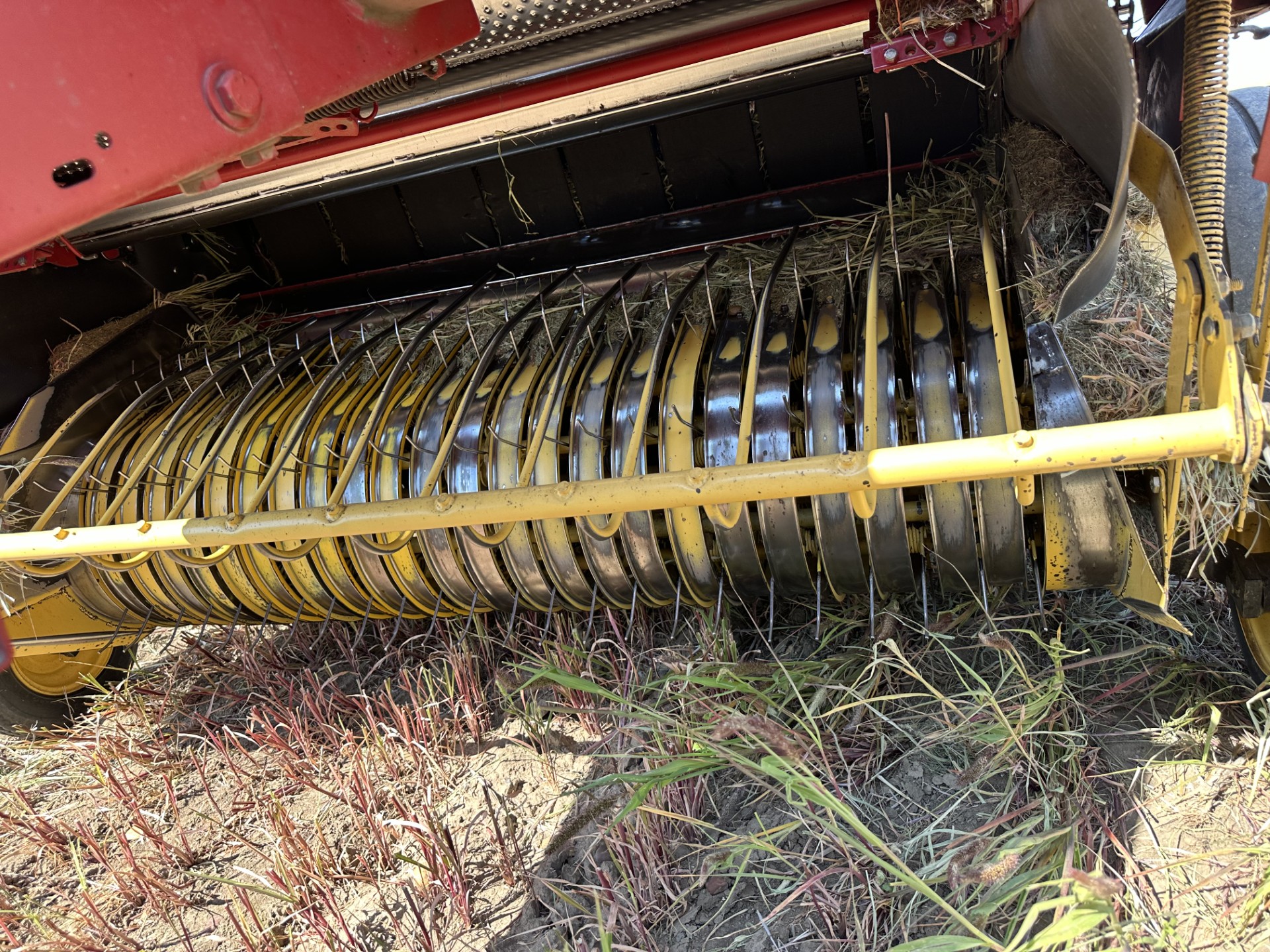 1998 New Holland 664 Baler/Round