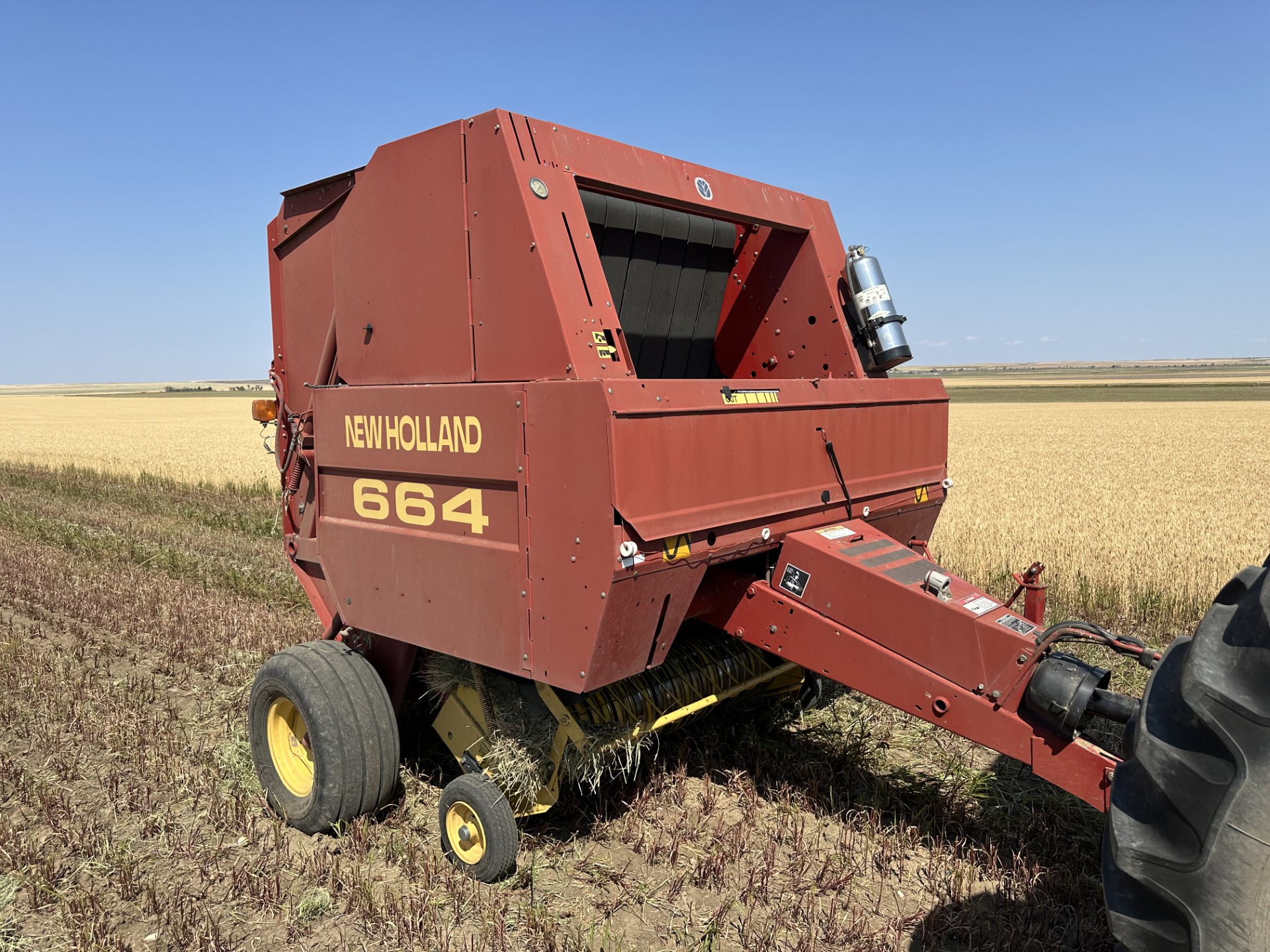 1998 New Holland 664 Baler/Round