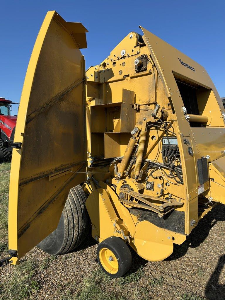 2021 Vermeer 605N Baler/Round