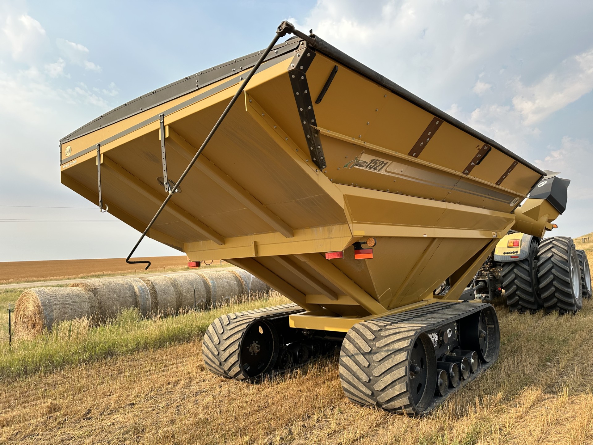 2014 J&M 1521-22 Grain Cart
