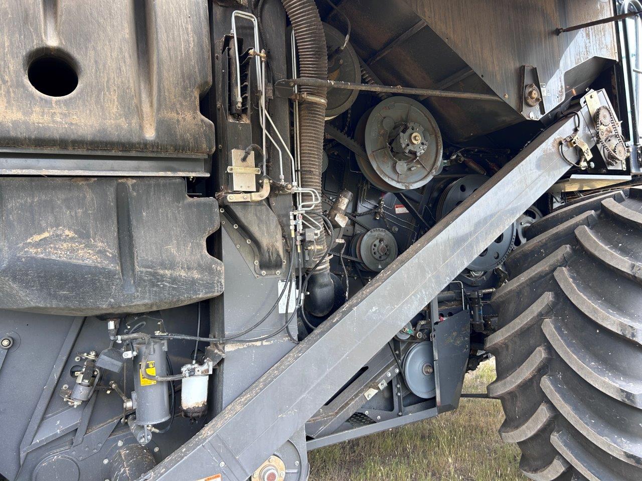 2011 CLAAS 750TT Combine