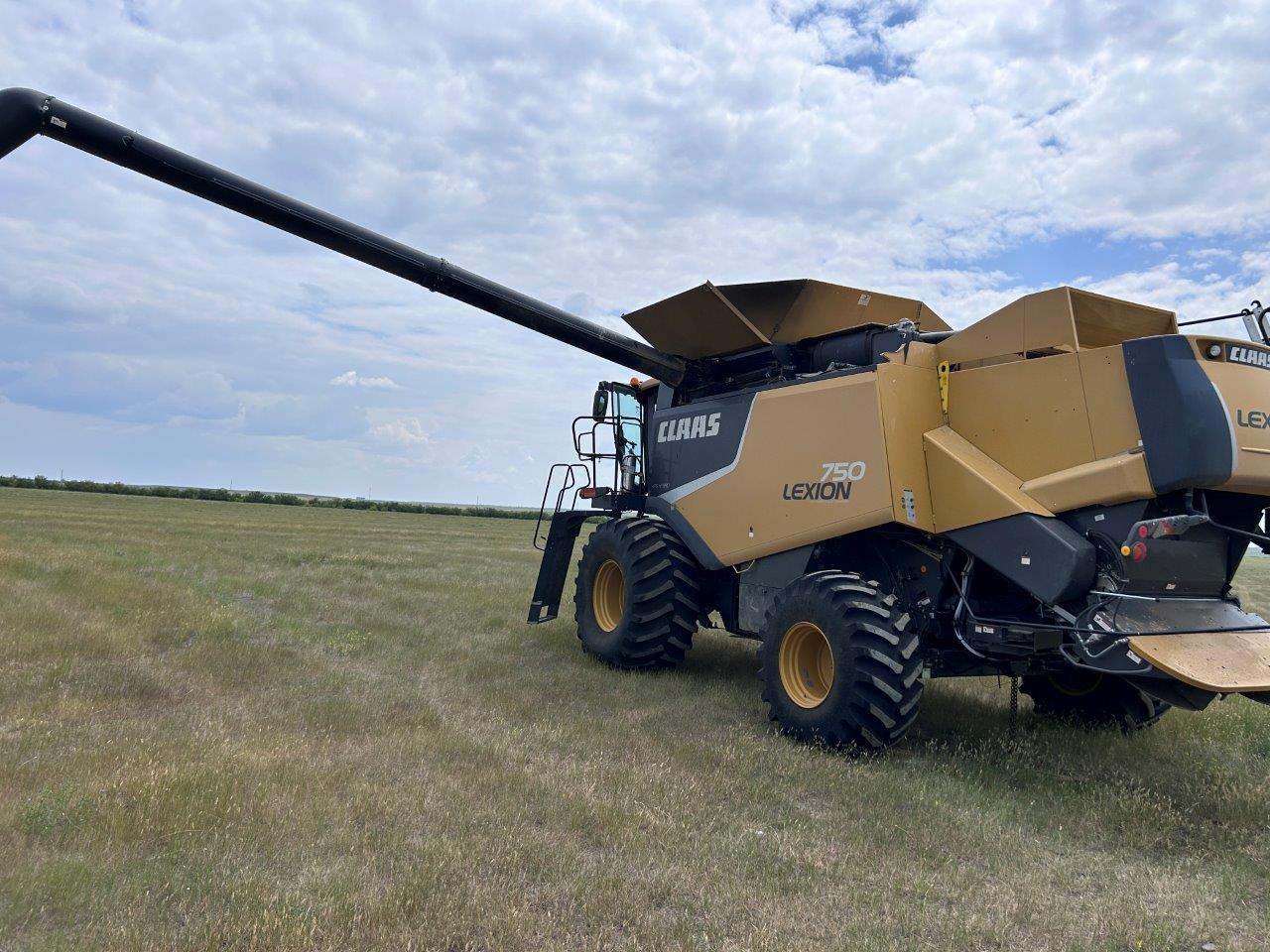 2011 CLAAS 750TT Combine