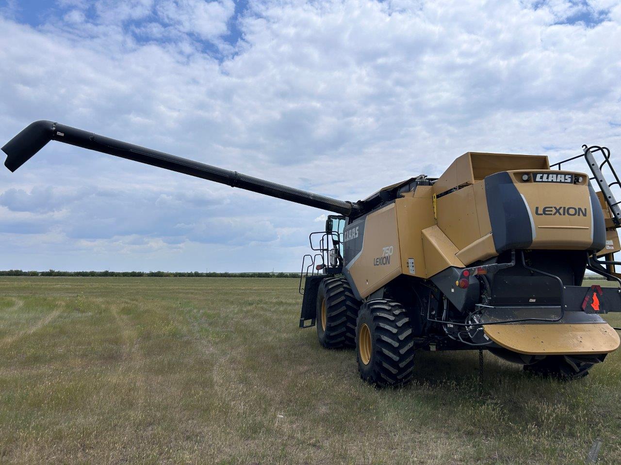 2011 CLAAS 750TT Combine