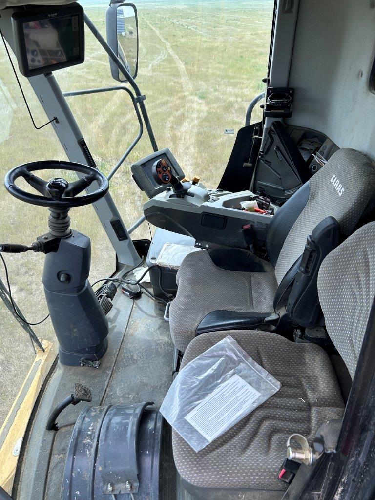 2011 CLAAS 750TT Combine