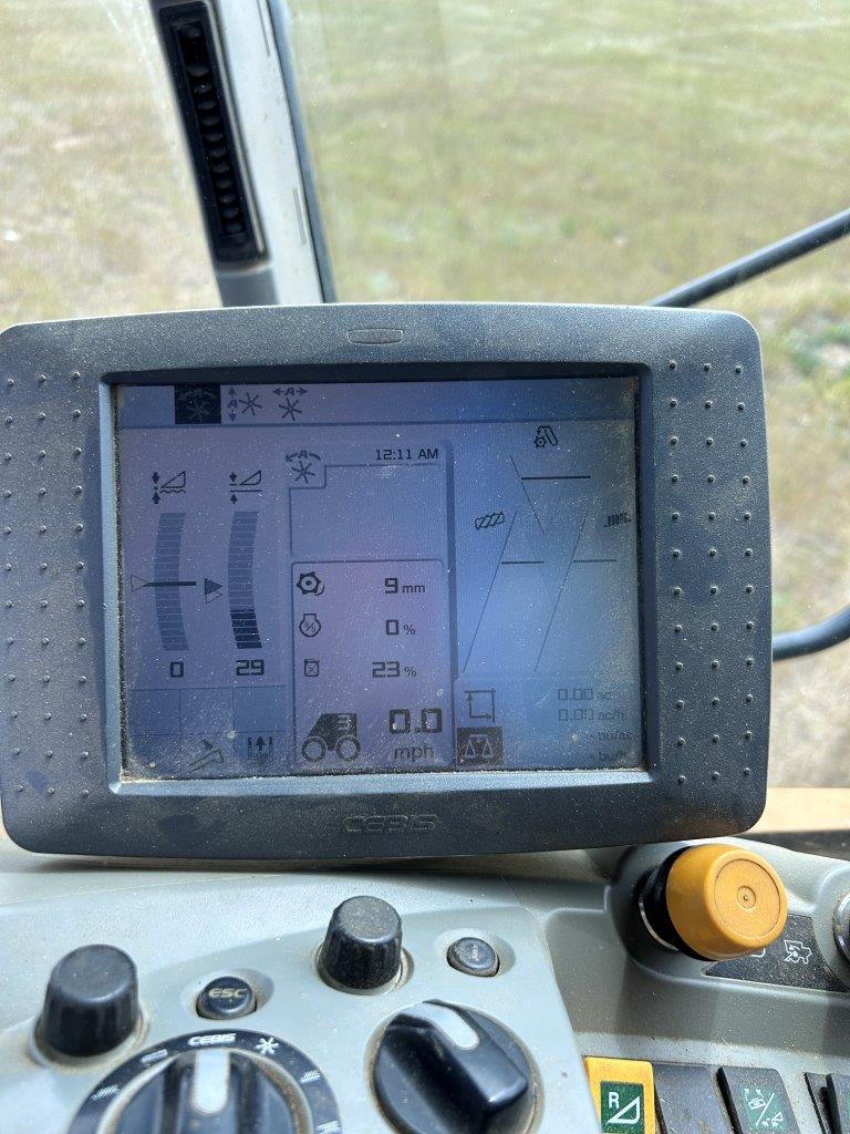 2011 CLAAS 750TT Combine