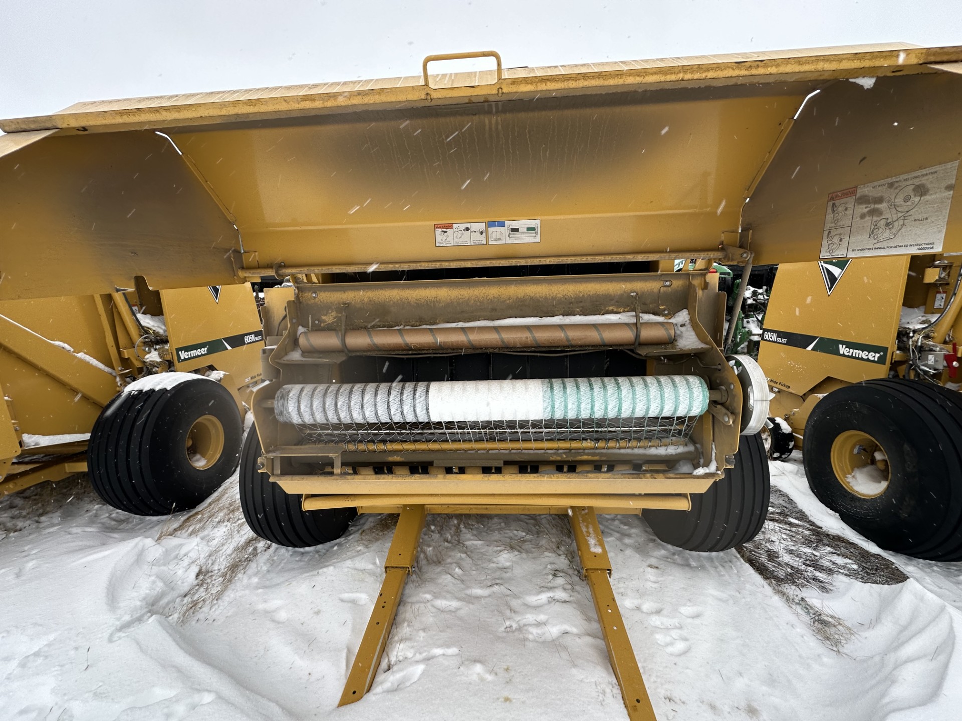 2023 Vermeer 605N Select Baler/Round