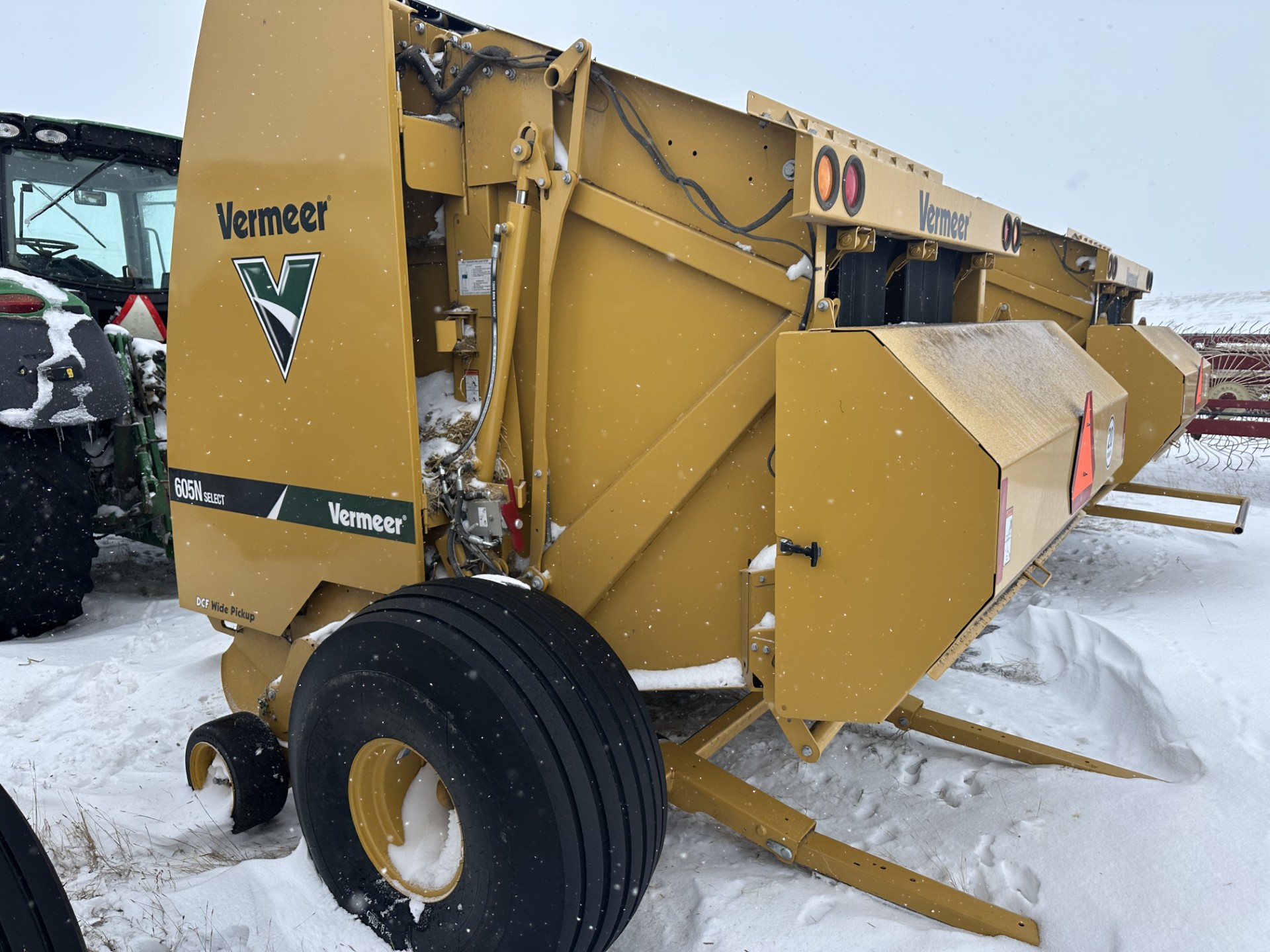 2023 Vermeer 605N Select Baler/Round