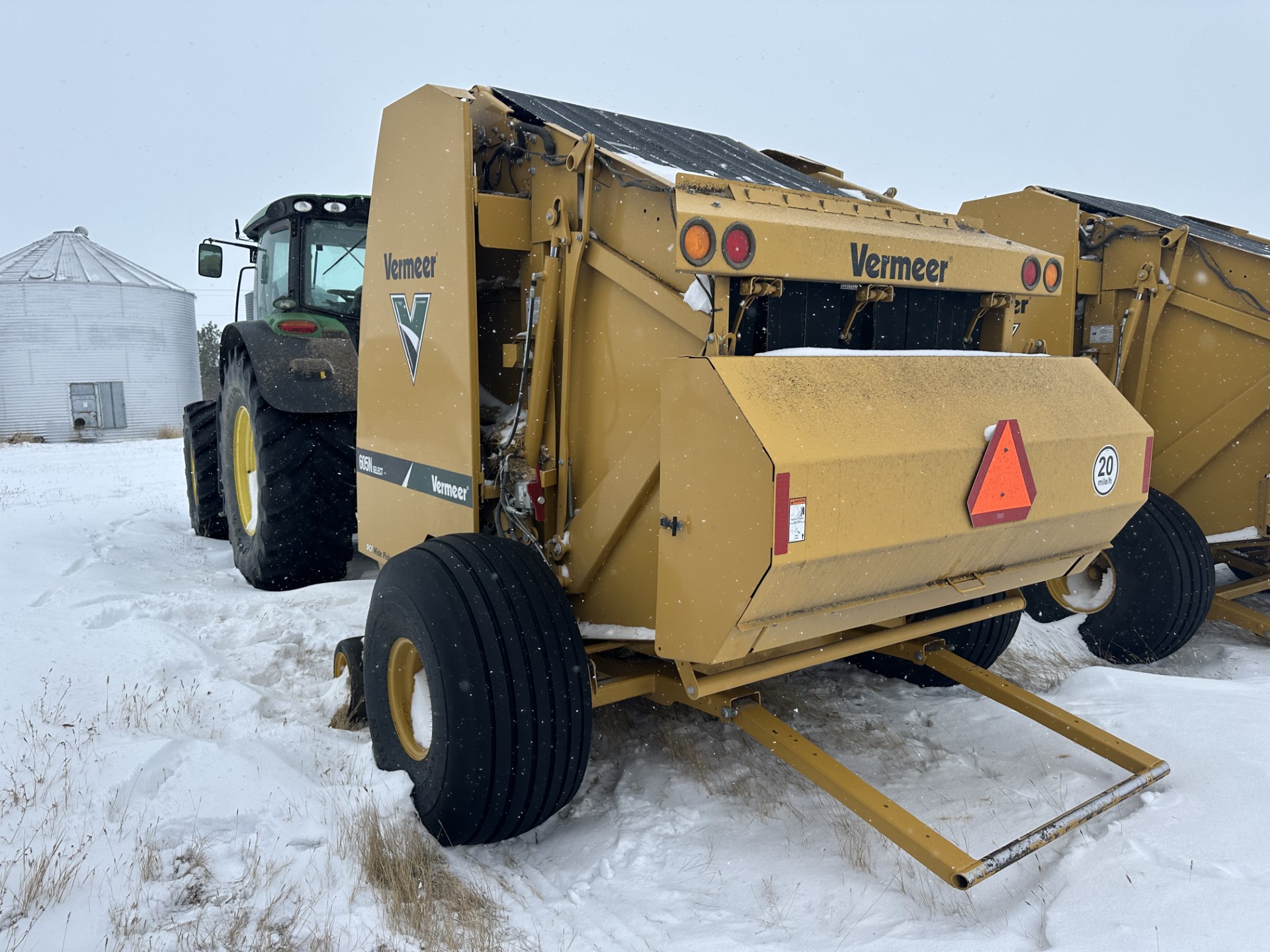 2023 Vermeer 605N Select Baler/Round