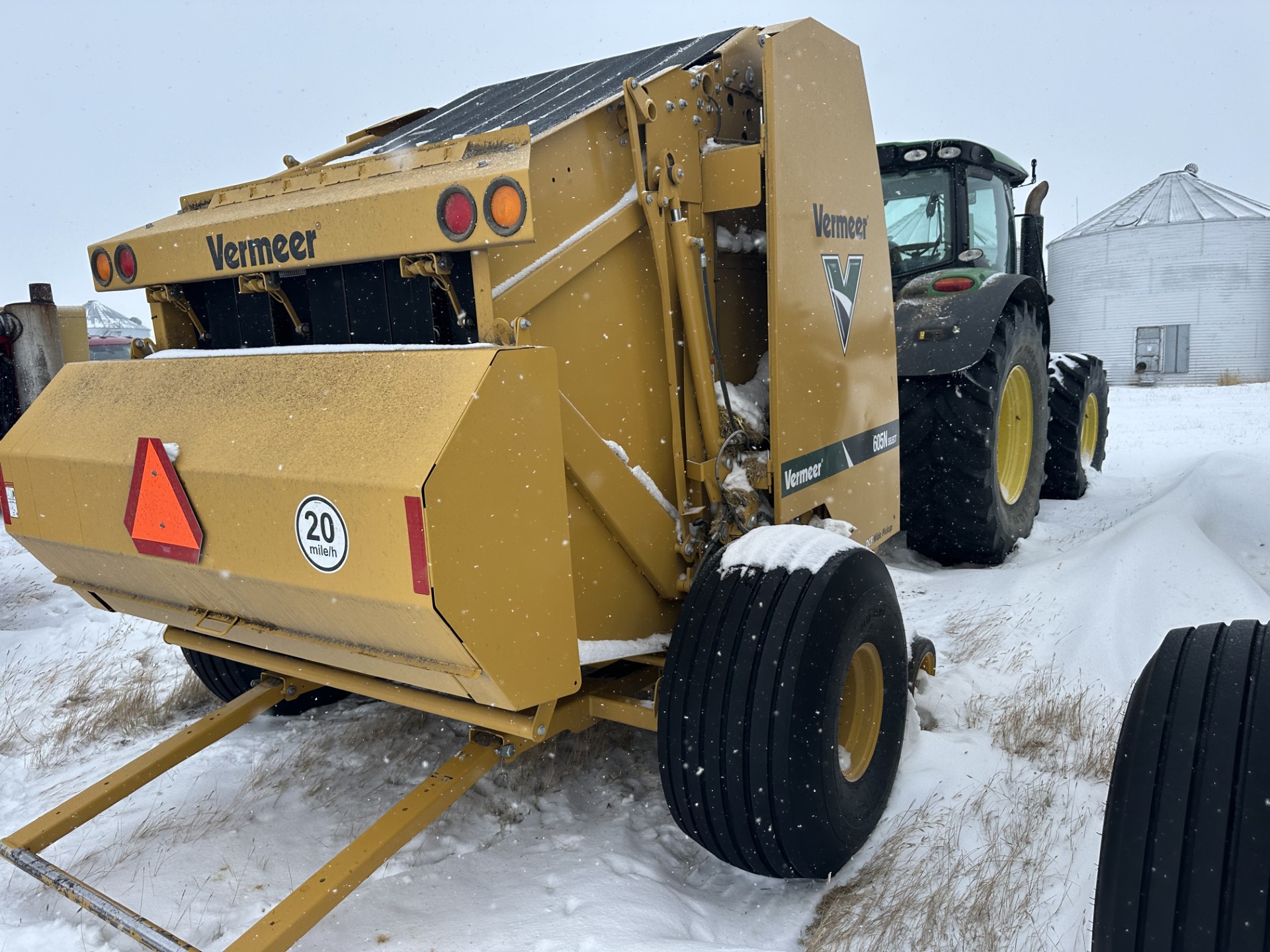 2023 Vermeer 605N Select Baler/Round