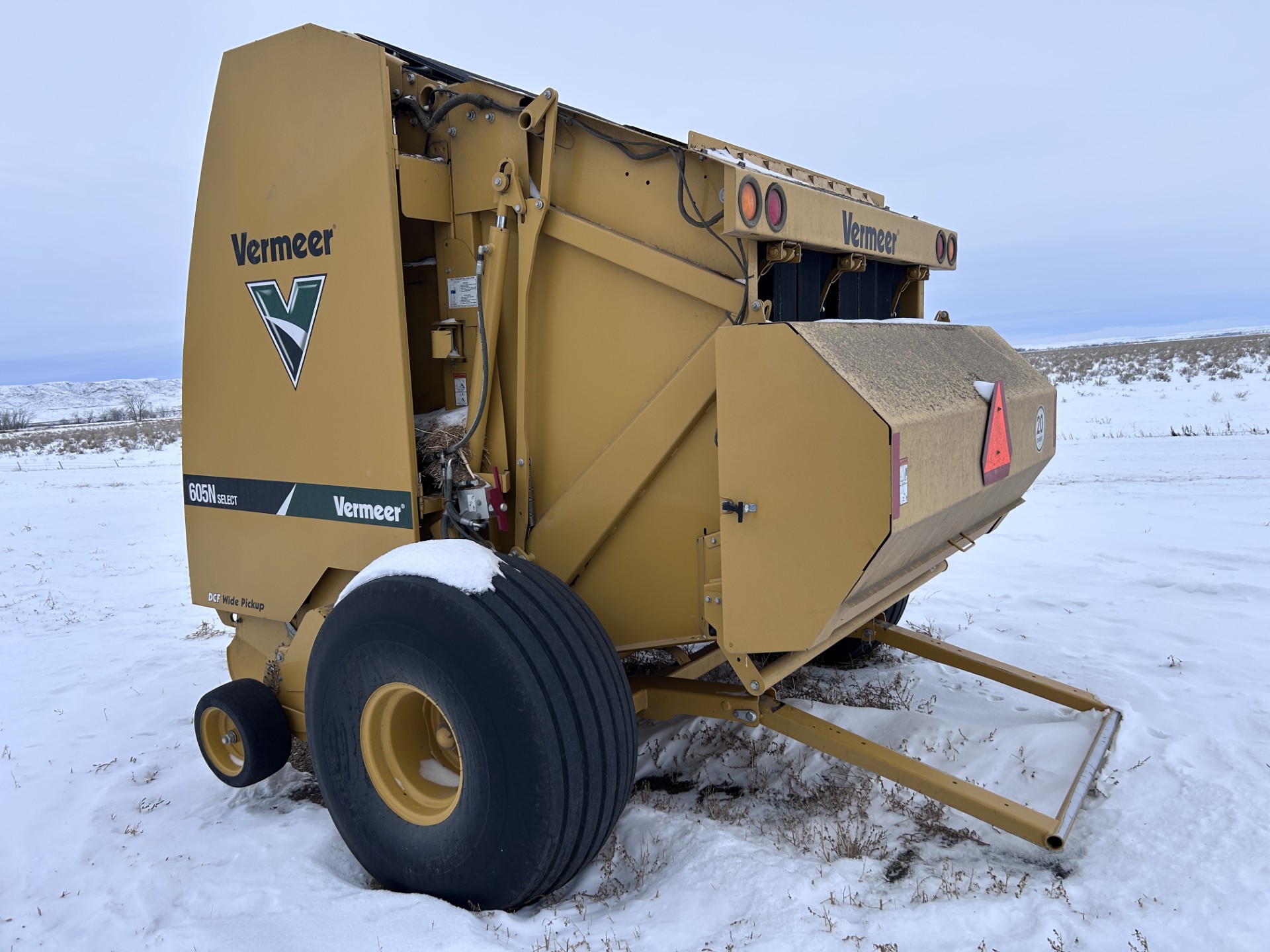 2023 Vermeer 605N Select Baler/Round