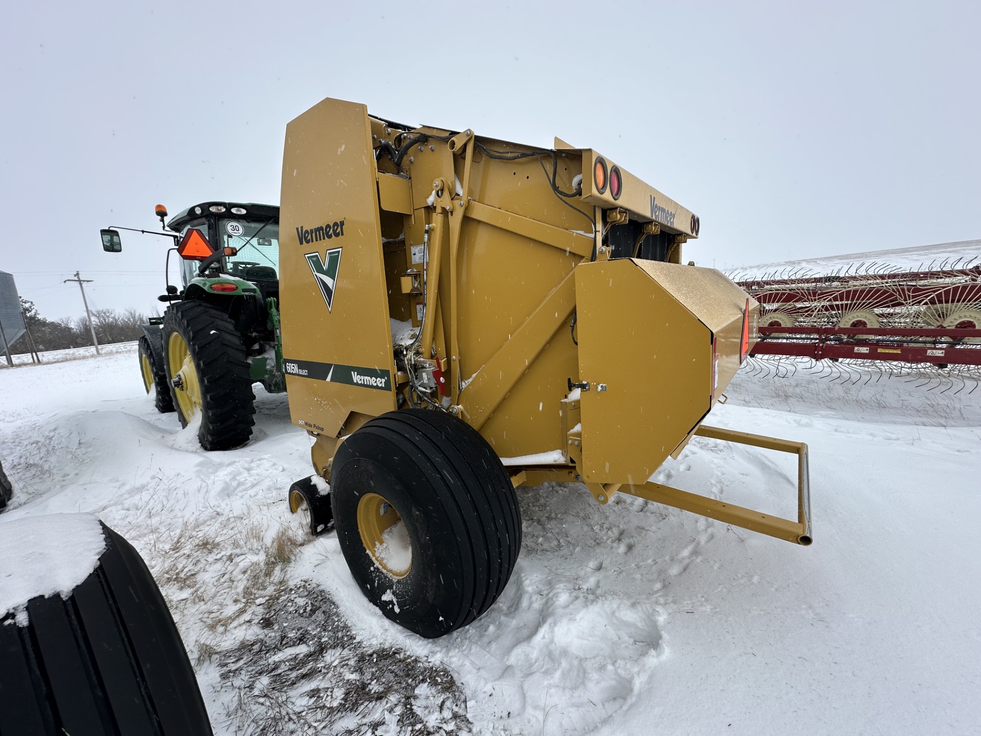 2023 Vermeer 605N Select Baler/Round
