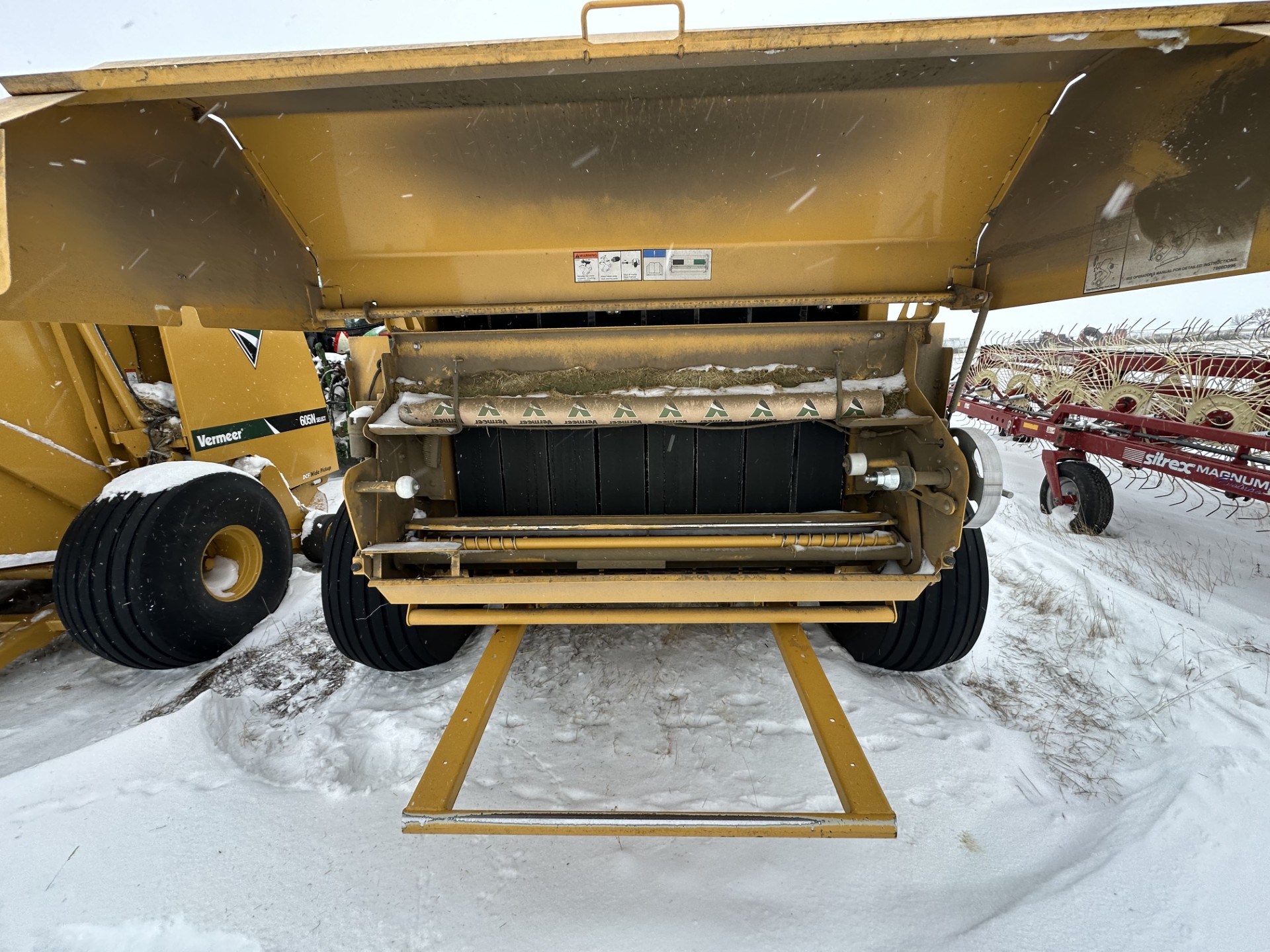 2023 Vermeer 605N Select Baler/Round