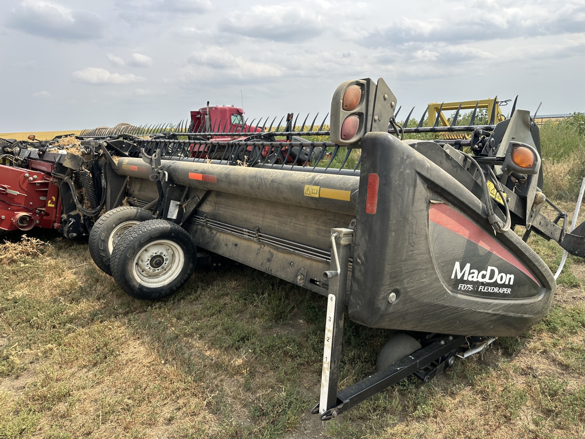 2014 MacDon FD75-40 Header Combine