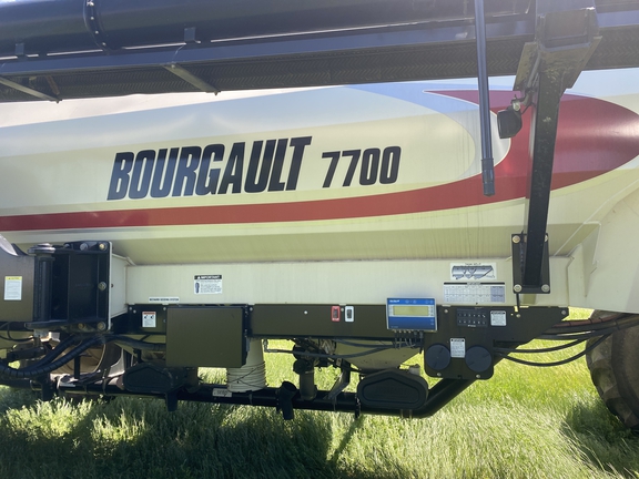 2015 Bourgault 3320-76 Air Seeder