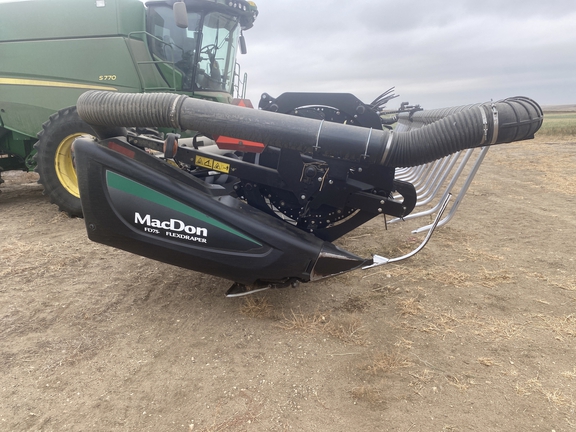 2016 MacDon FD75-40 Header Combine