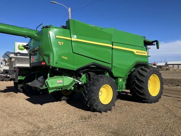2025 John Deere S7 700 Combine