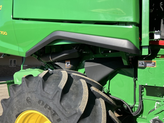 2025 John Deere S7 700 Combine
