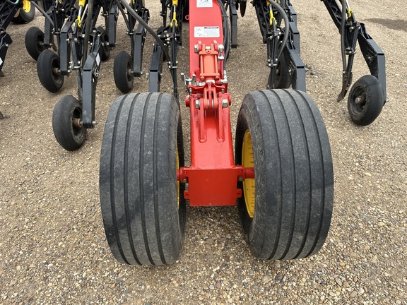 2014 Bourgault 3320-76 Air Seeder