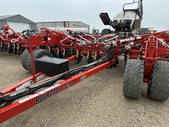 2014 Bourgault 3320-76 Air Seeder