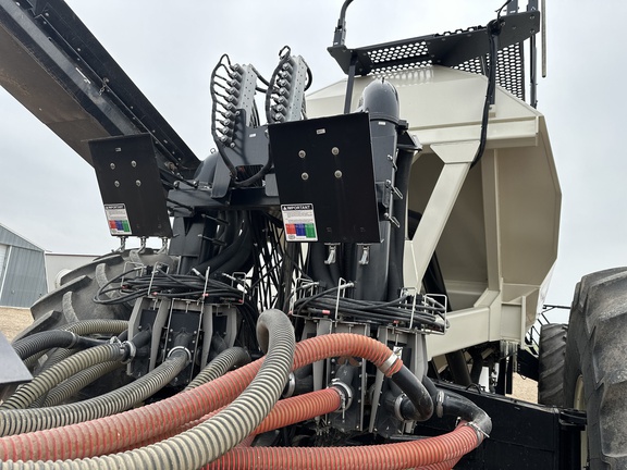 2014 Bourgault 3320-76 Air Seeder